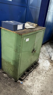 1 Metallwerkzeugschrank, niedrig